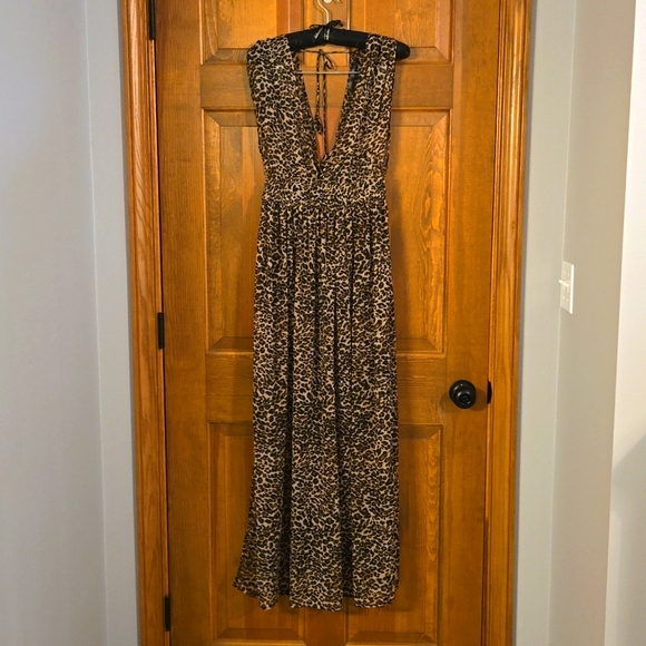 America and Beyond, Size Small, Cheetah Print Suite Cover Up. - Picture 3 of 4
